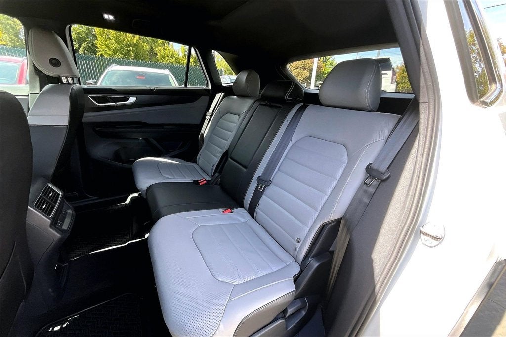 2024 Volkswagen Atlas Cross Sport 2.0T SEL R-Line