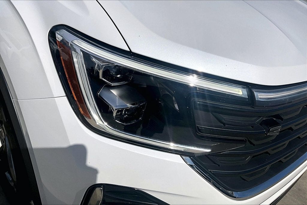 2024 Volkswagen Atlas Cross Sport 2.0T SEL R-Line
