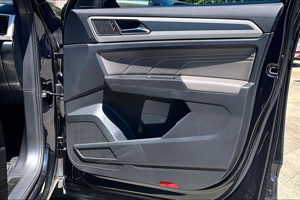 2022 Volkswagen Atlas Cross Sport 2.0T SEL R-Line