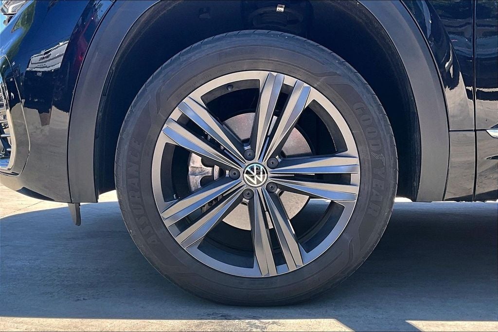 2022 Volkswagen Atlas Cross Sport 2.0T SEL R-Line
