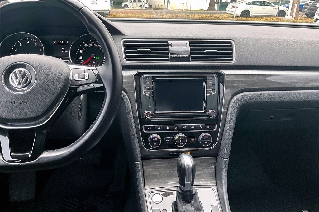 2018 Volkswagen Passat 2.0T SE