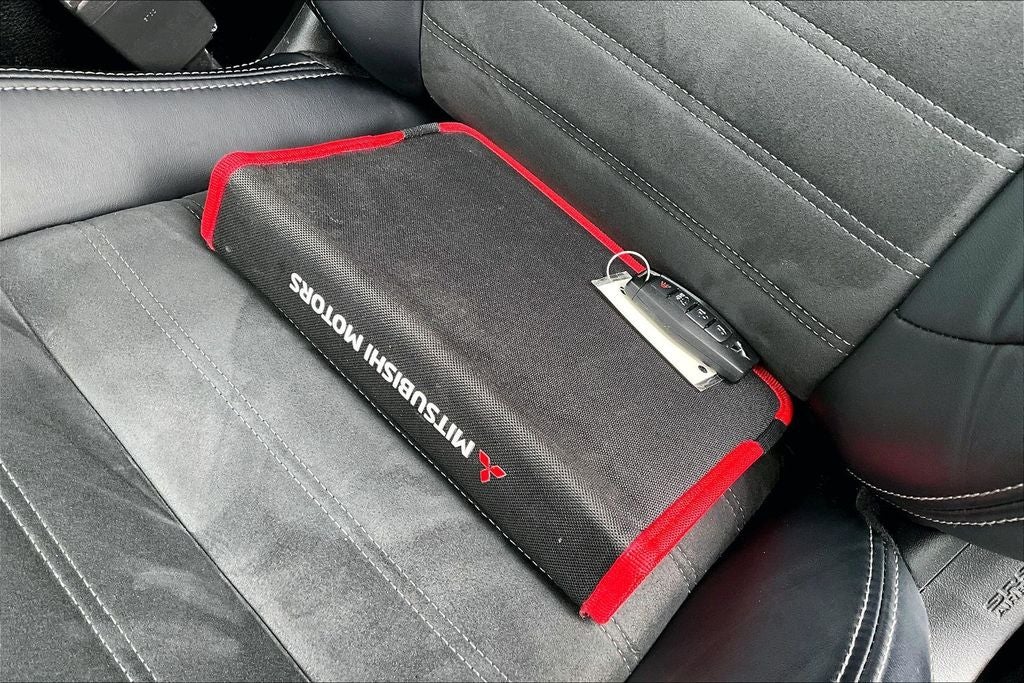 2024 Mitsubishi Outlander PHEV SE