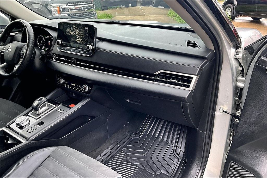 2024 Mitsubishi Outlander PHEV SE