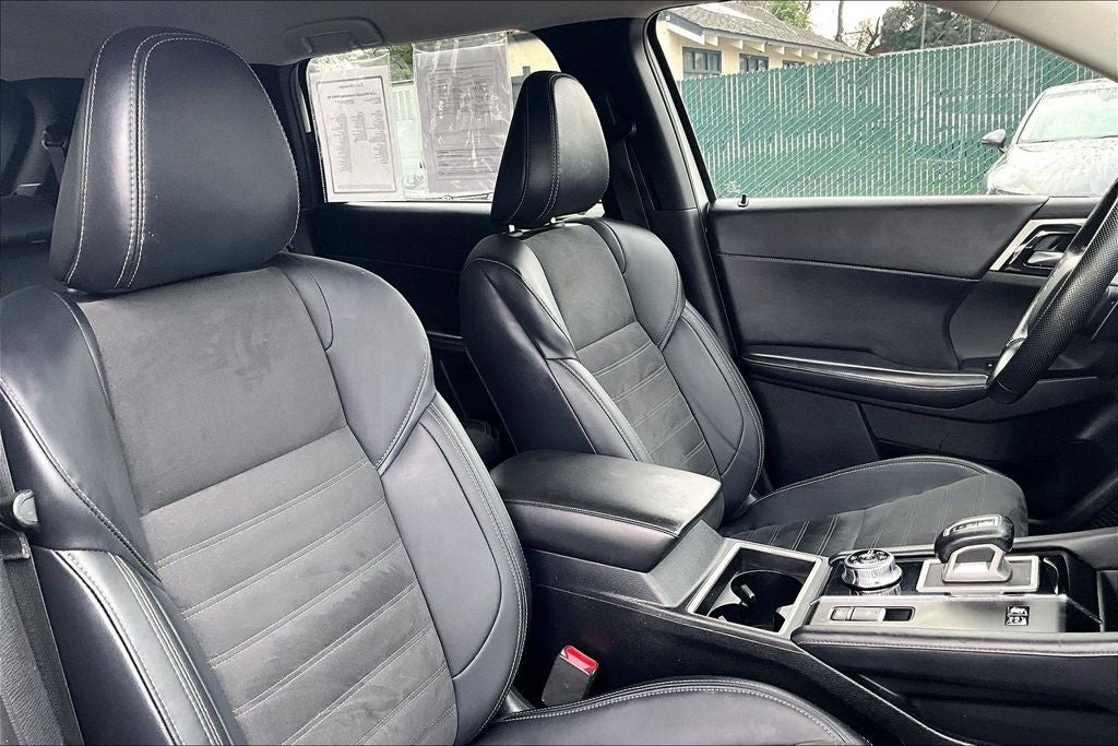 2024 Mitsubishi Outlander PHEV SE