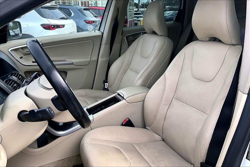 2016 Volvo XC60 T5 Drive-E Premier